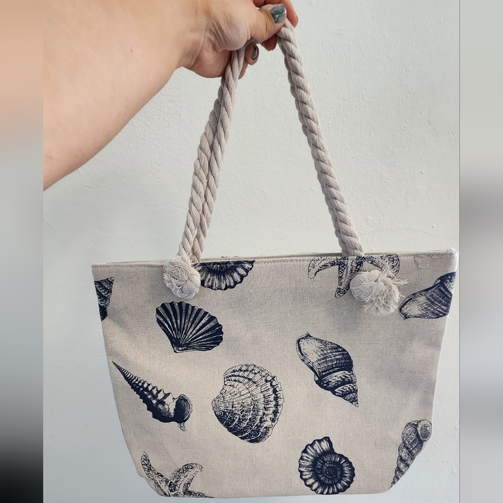 Womens Large Seashell Print Zipper Tote Bag - Picture 5 of 8